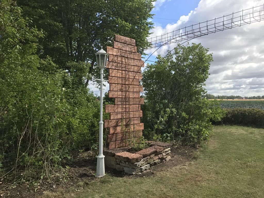 Aeventyrsgardens Vandrarhem, Kinnekulle Källby Exteriér fotografie